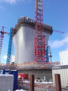 Vertical slipforming with variable cross-section